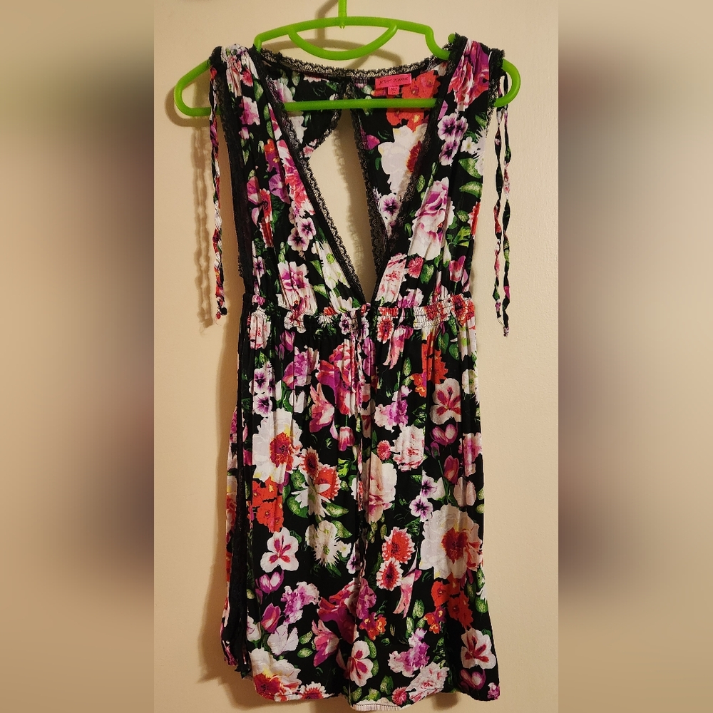 Betsey Johnson flowered lacey dress. Medium